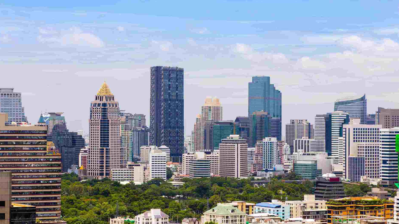 Pemandangan kota Jakarta Selatan dengan properti strategis