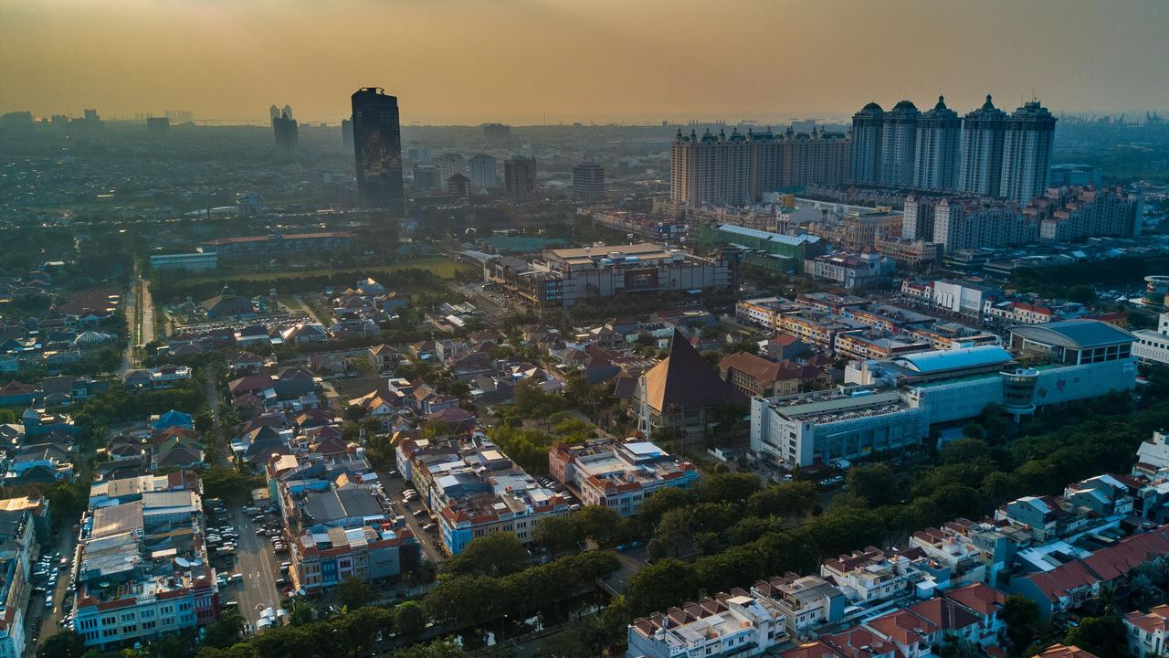 Pemandangan kota Jakarta Utara dengan properti strategis