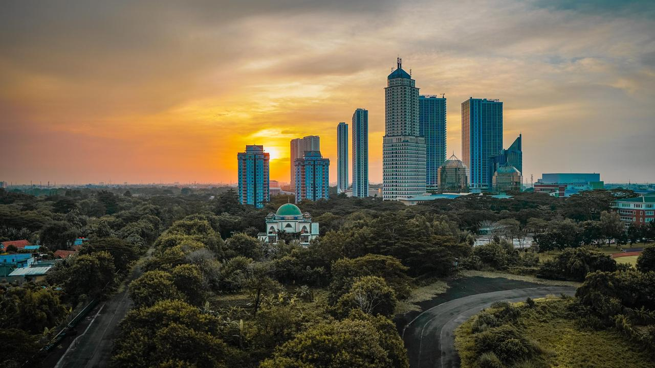 Pemandangan kota Tangerang dengan properti strategis